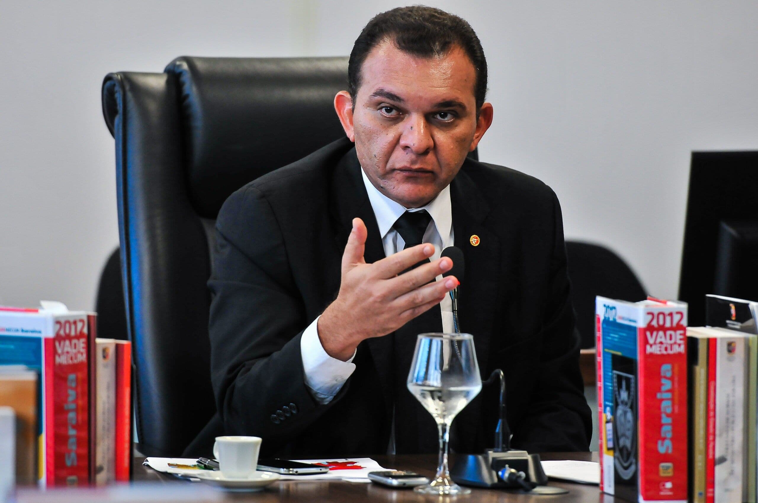 Após determinação do TCE para devolução de requisitados, procurador quer mudar lei