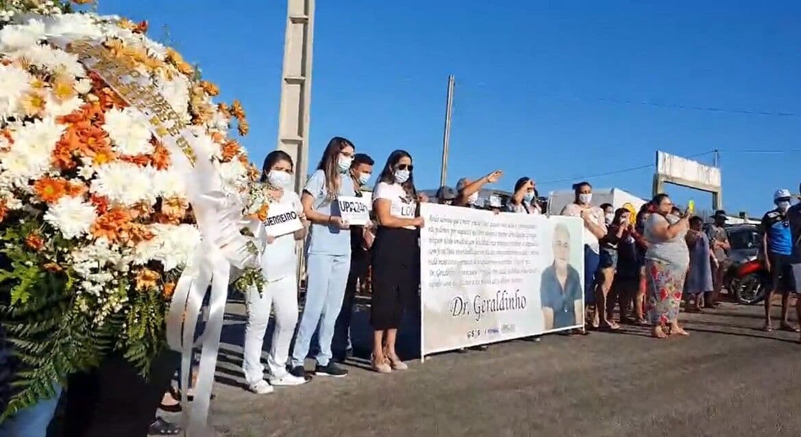 Funcionários do Hospital de Trauma de Campina Grande prestam homenagem ao fisioterapeuta encontrado morto em apartamento