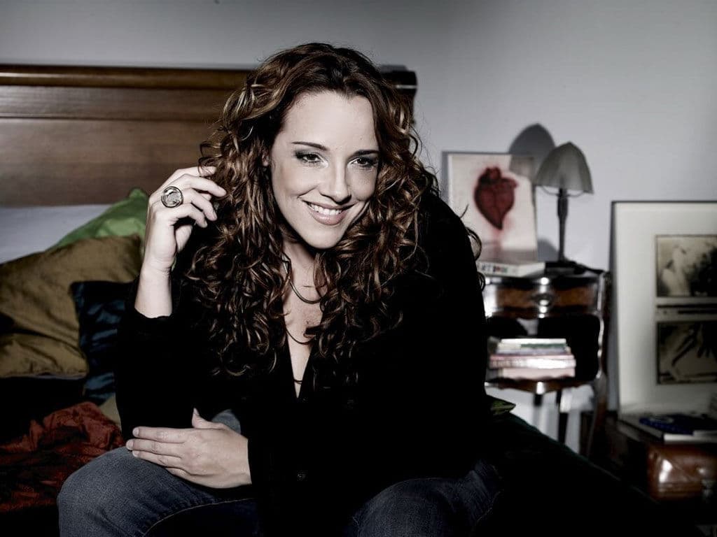Cantora Ana Carolina apresenta show de sucessos no Teatro Pedra do Reino