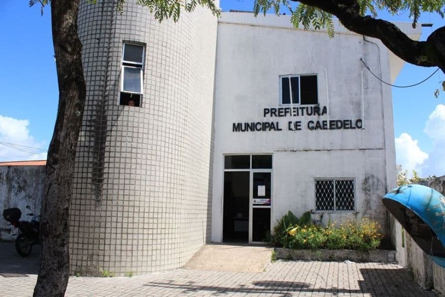 Prefeito interino de Cabedelo exonera secretários e nomeia novos servidores para ocupar cargos