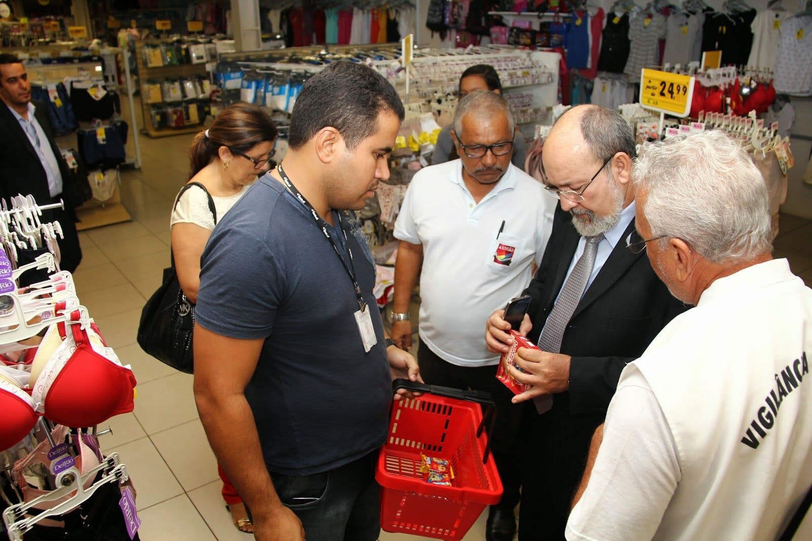 Duas farmácias são interditadas em JP por venda de remédio proibido e falta de farmacêutico