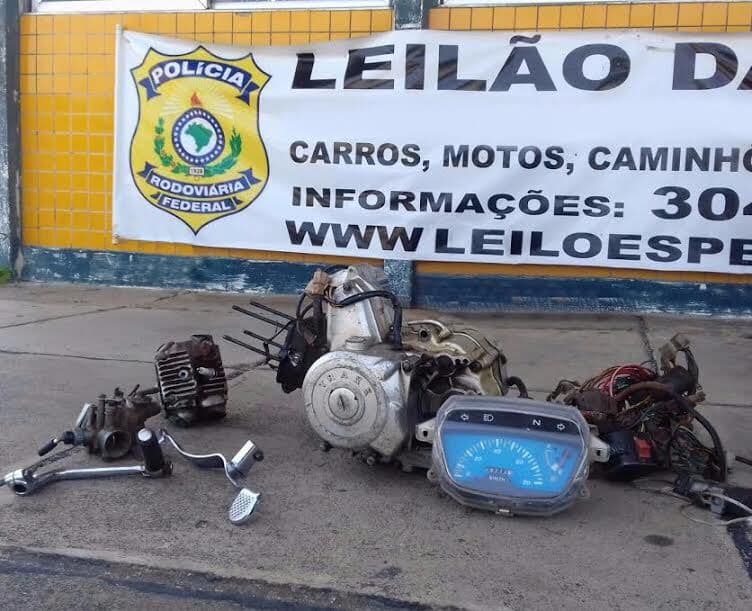 Passageiro de ônibus é preso pela PRF com peças de moto roubada