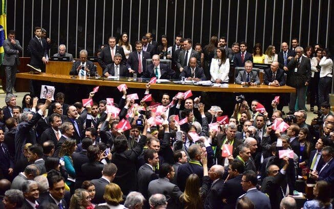 Plenário realiza sessão e prazo de defesa de Dilma começa a ser contado