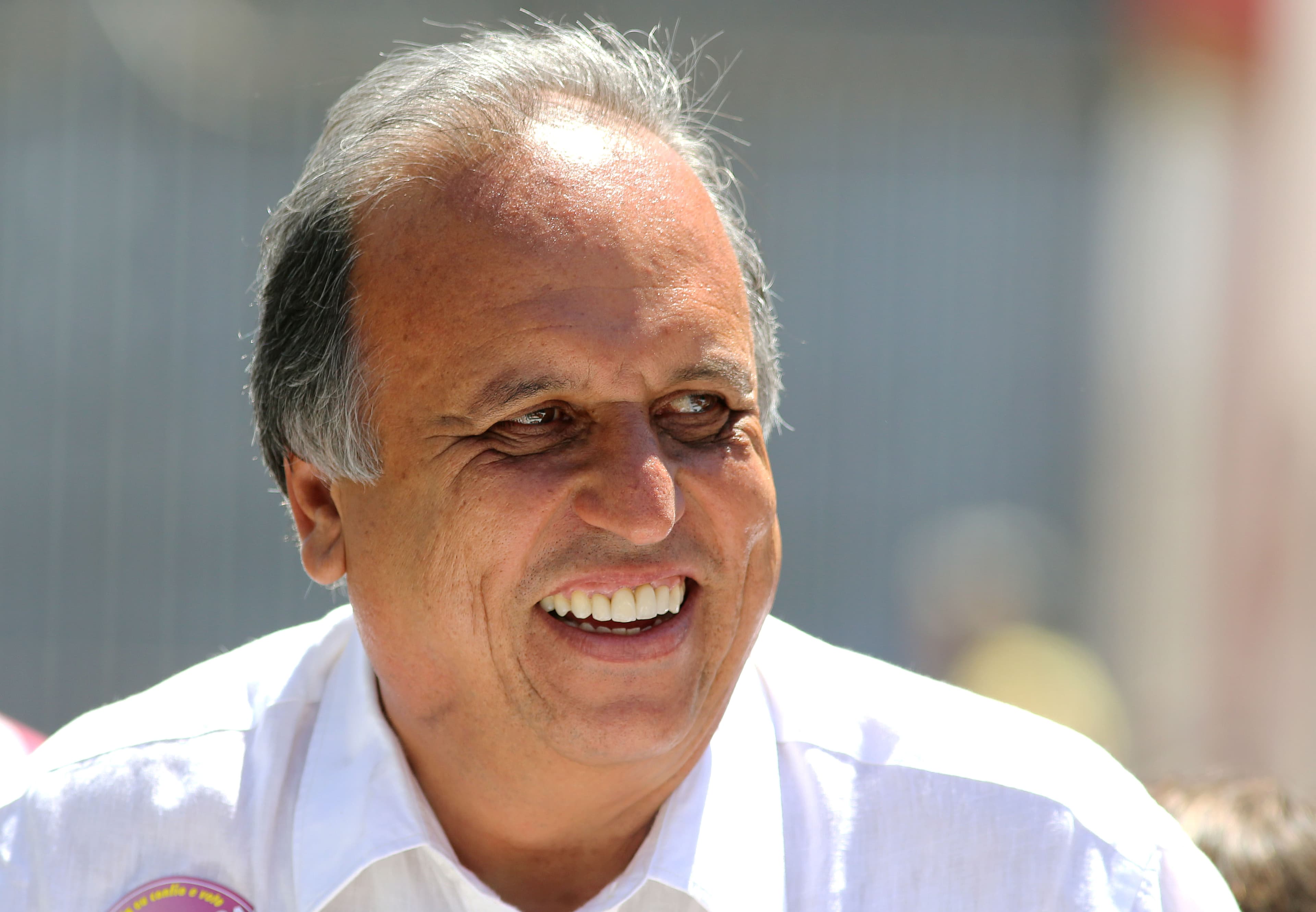 Pezão, governador do Rio de Janeiro, deixa hoje hospital