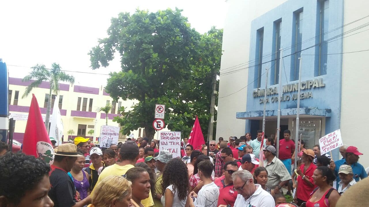 Paraibanos saem às ruas contra impeachment de Dilma nesta quinta-feira