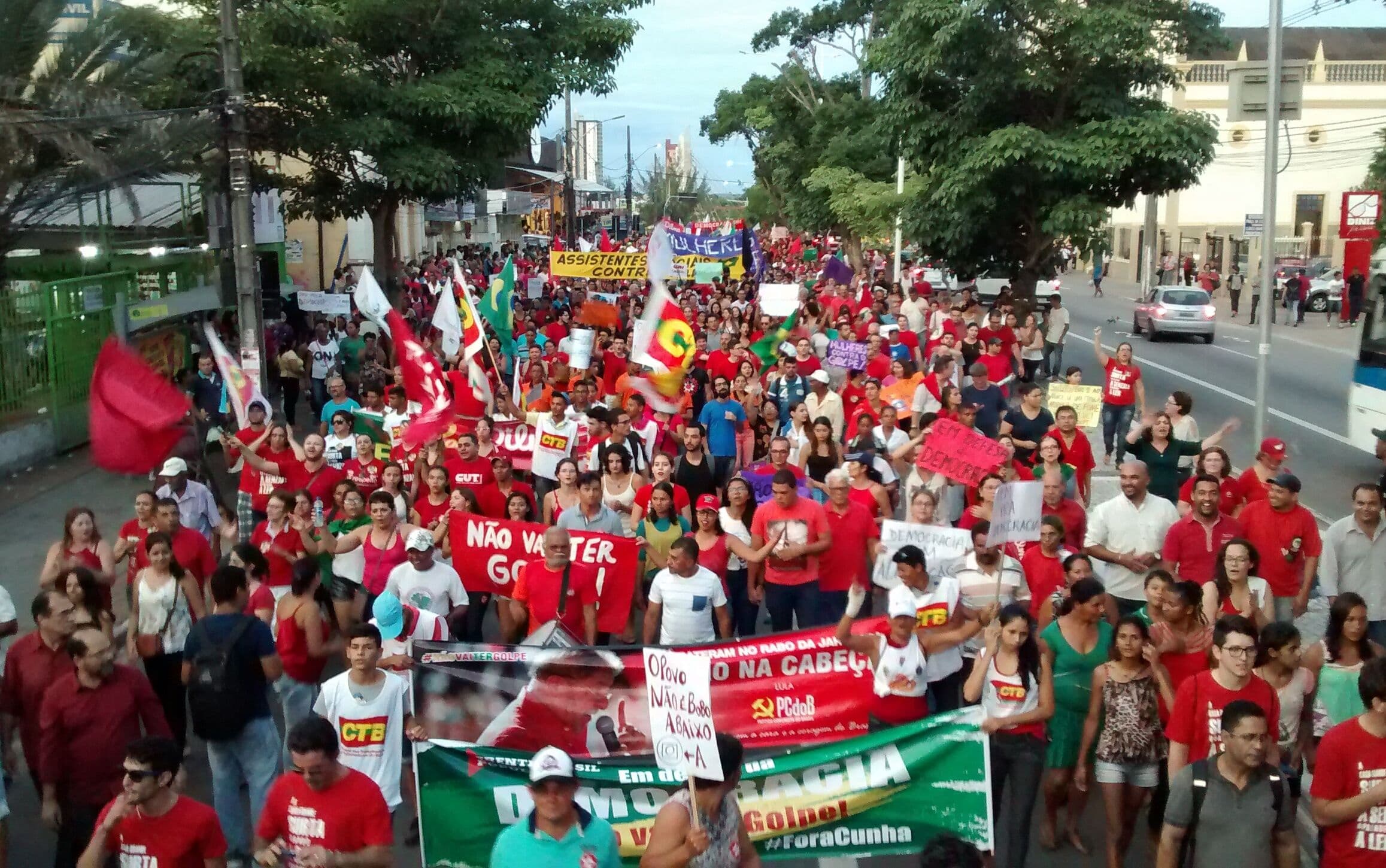 Protestos contra impeachment contam com 40 mil pessoas em mais de seis cidades da PB