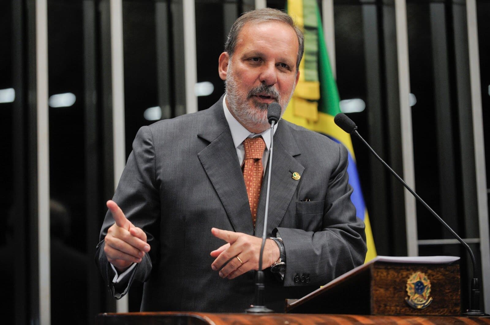 Ministro afirma que PTB votará majoritariamente contra impeachment