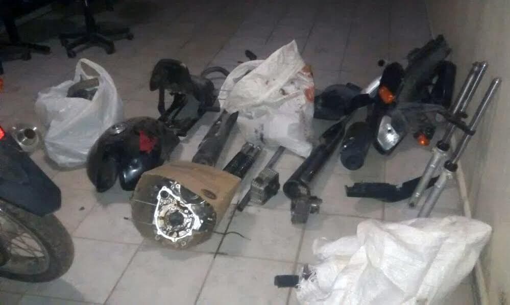 Polícia prende suspeito e desarticula ponto de desmanche de motos