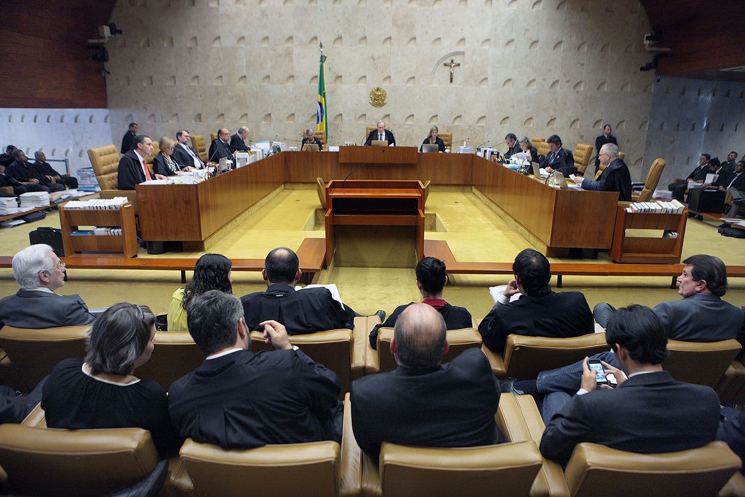 STF valida emenda que permite contratação de servidor público pela CLT
