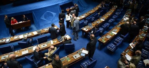 Senado define na terça-feira novo cronograma do processo de impeachment de Dilma