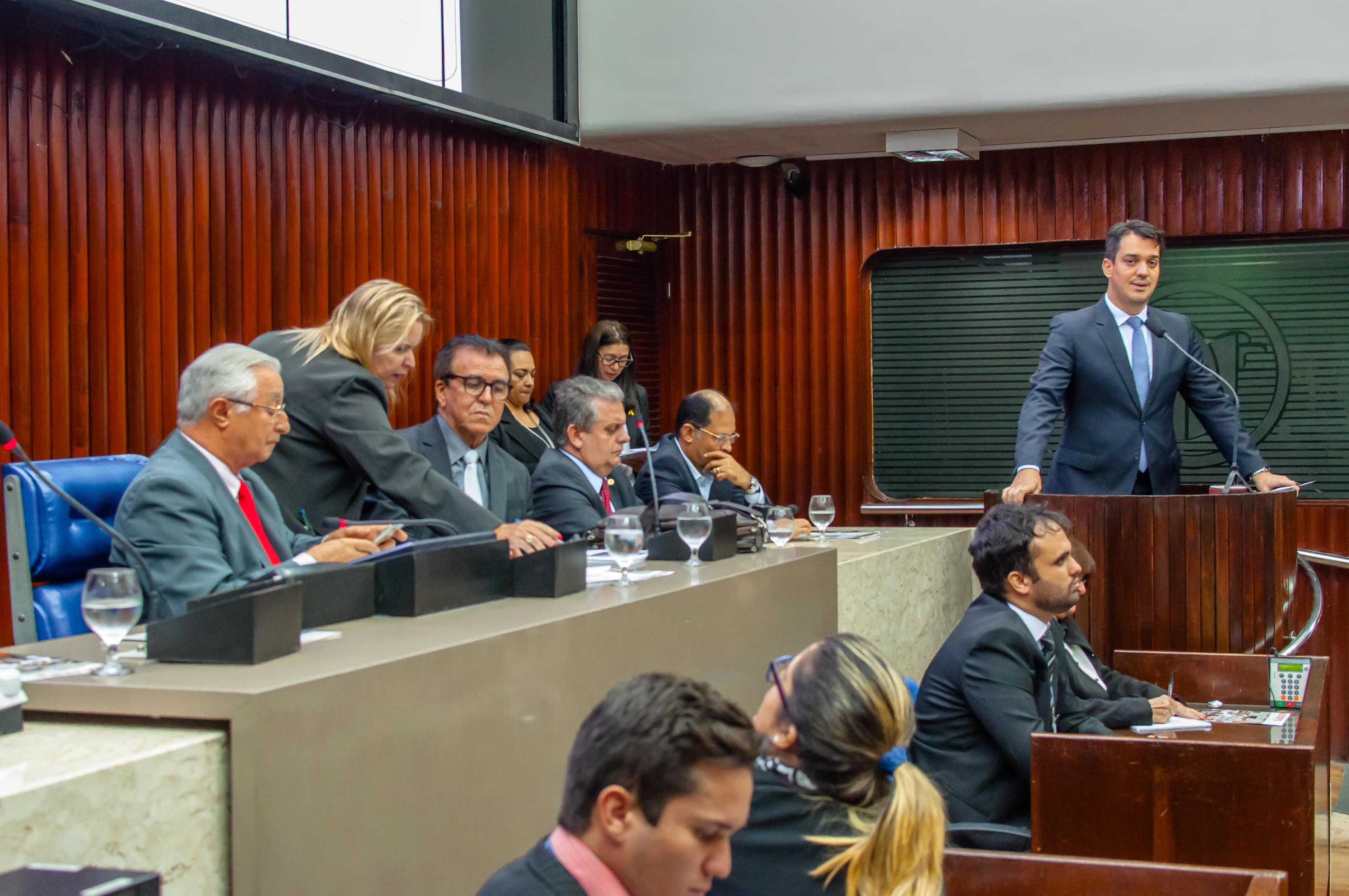 Estado prevê um déficit previdenciário de R$ 1,4 em 2016