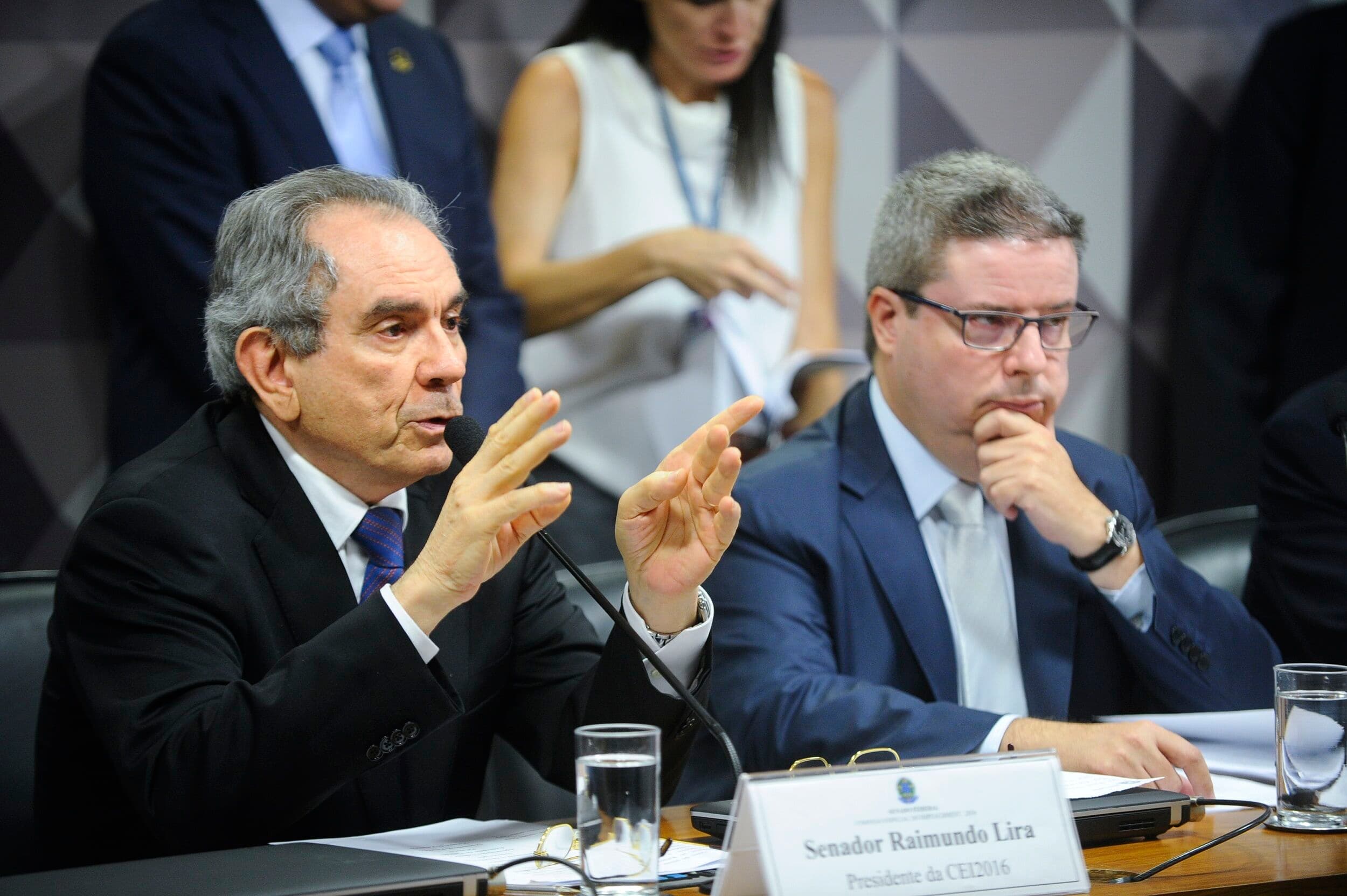 Senadores elogiam postura “firme e isenta” de Raimundo Lira na Comissão do Impeachment