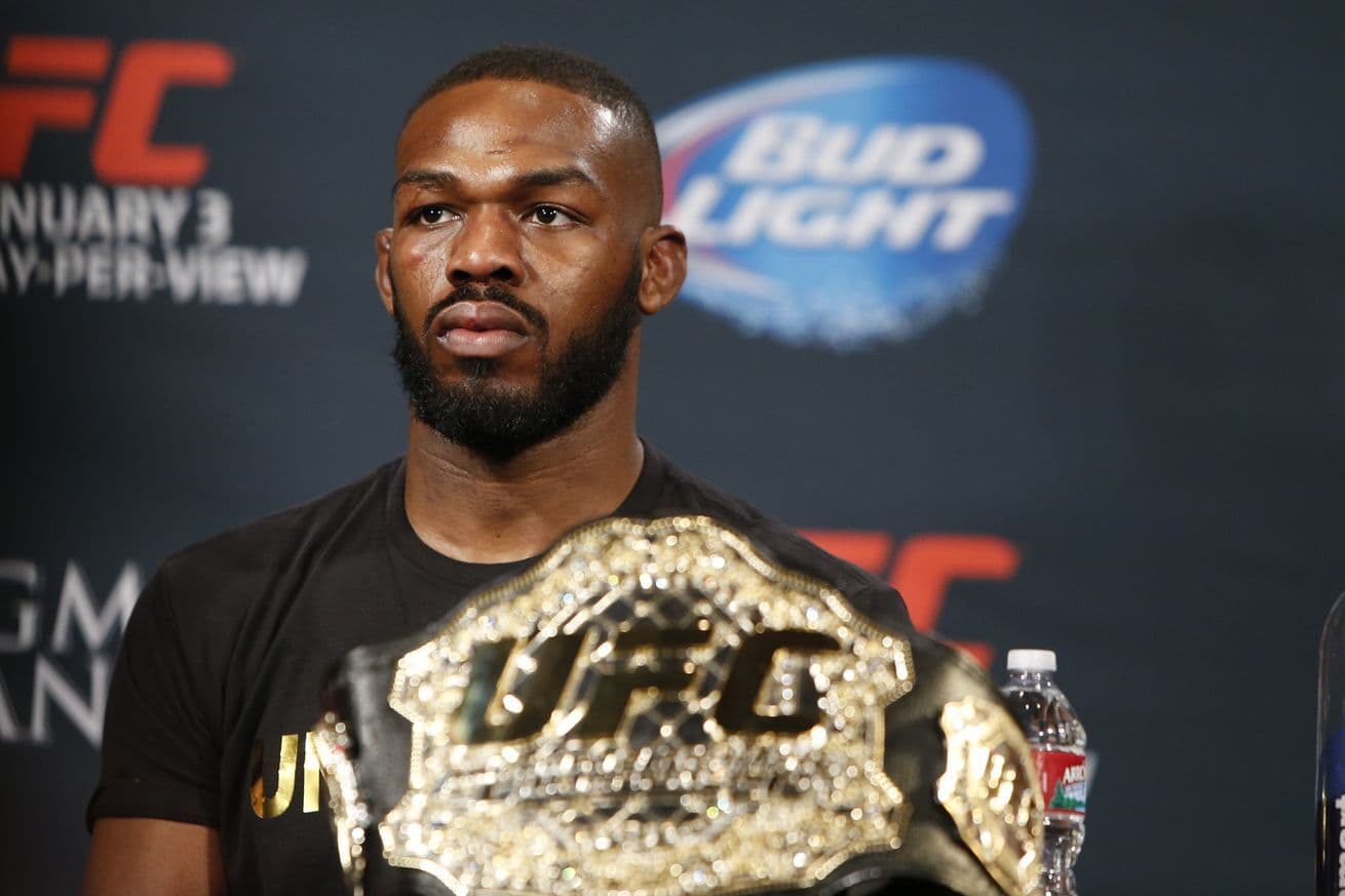 Jon Jones cai em exame antidoping e está fora do UFC 200