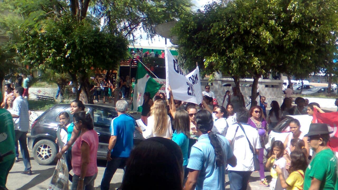 Servidores vão à prefeitura de Santa Rita para cobrar pagamento