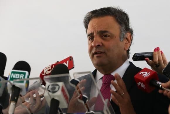 Aécio pede a Temer apoio para recriar cláusula de barreira e proibir coligação
