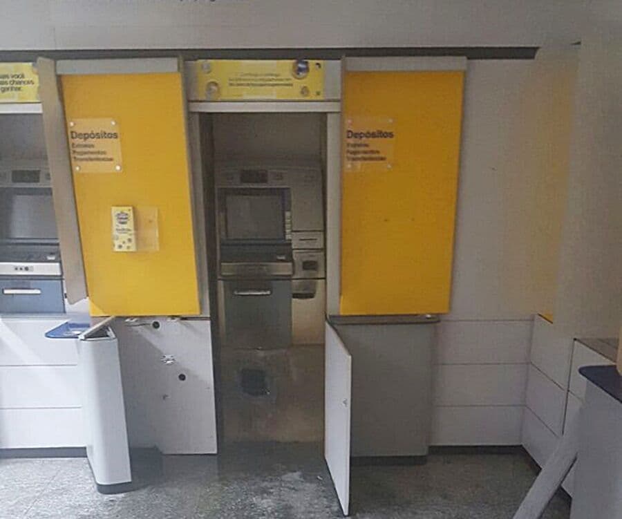 Bandidos arrombam caixa eletrônico no Banco do Brasil da Beira Rio