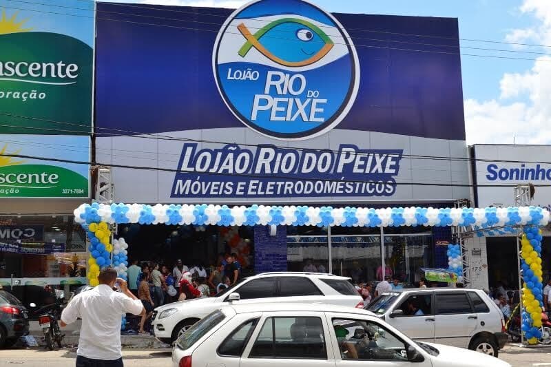 Trio assalta ‘Lojão do Rio do Peixe’ e faz arrastão em aparelhos de celular