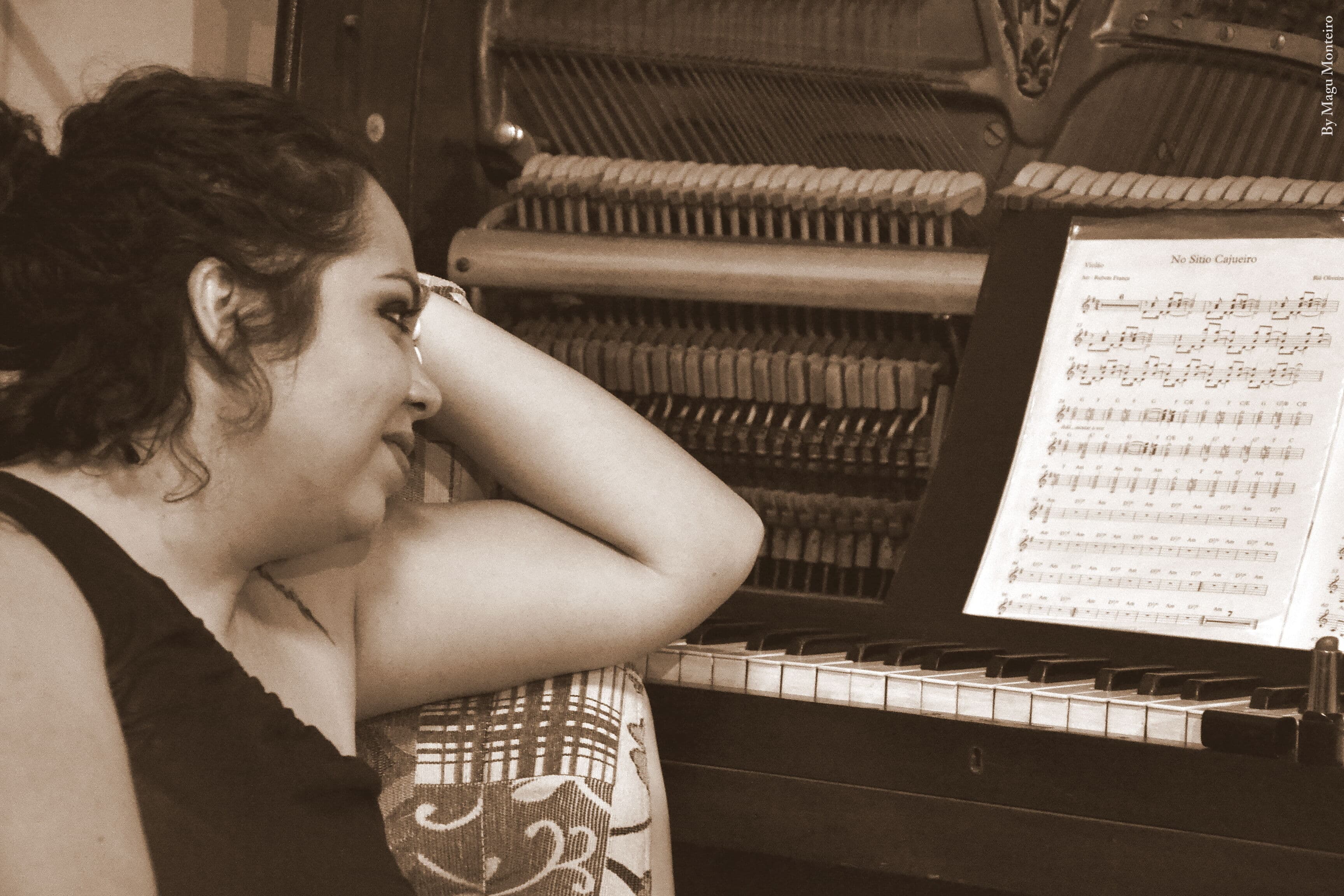 Pernambucana Riá Oliveira passeia pelo choro, samba e maxixe no Sabadinho Bom