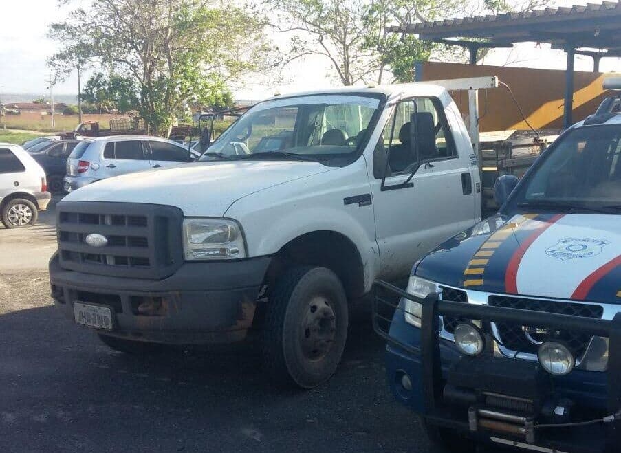 Caminhão e moto roubados são recuperados pela PRF na Paraíba