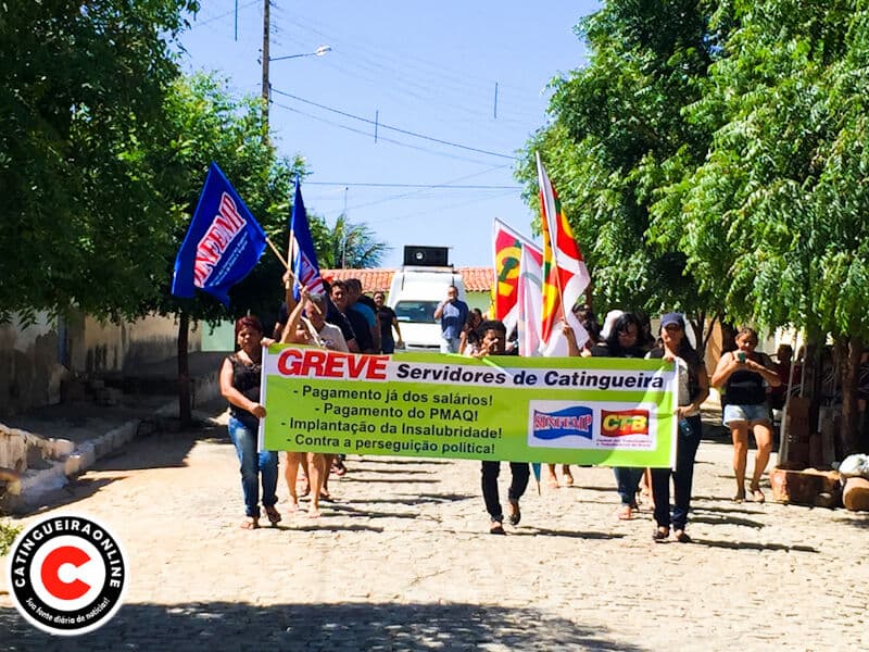Servidores da Prefeitura de Catingueira vão às ruas protestar contra atraso de salário