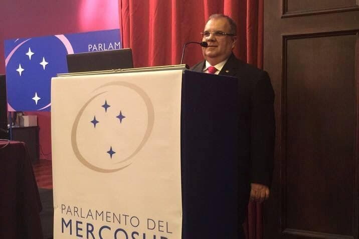 Rômulo Gouveia comanda discussão sobre trabalho infantil no Parlasul