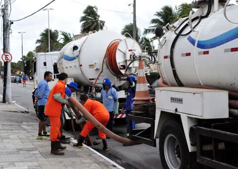 Sudema e Cagepa realizam mais uma fase da operação 'praia limpa', contra despejo de esgotos, em João Pessoa
