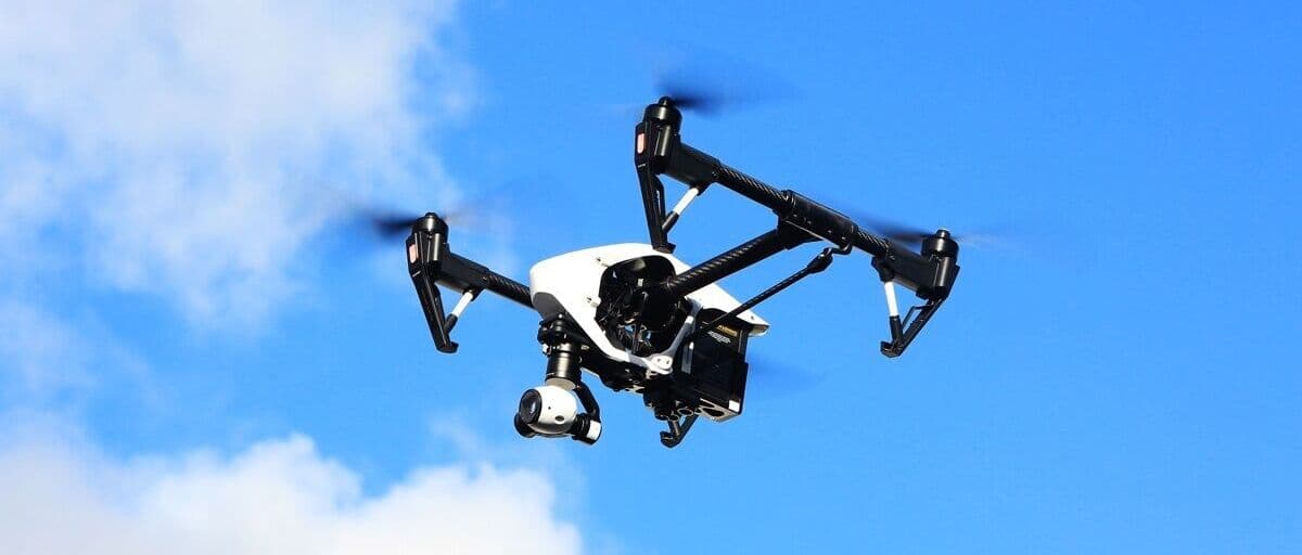 Drones estão se tornando ameaça real para aviação civil, alerta associação