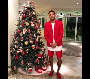 Neymar escolhe look extravagante para o Natal e é zoado na web