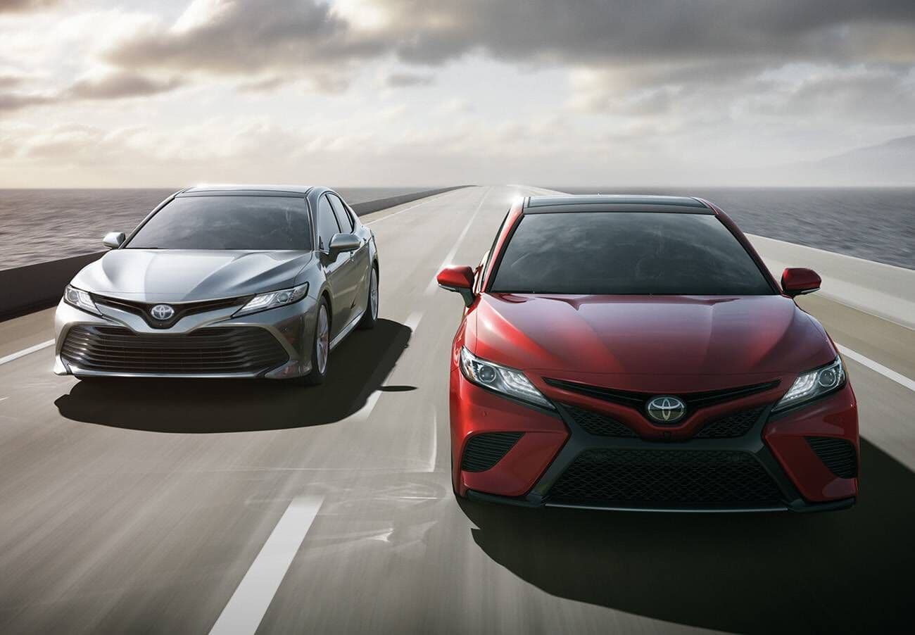 Novo Toyota Camry aposta em toques esportivos para rejuvenescer