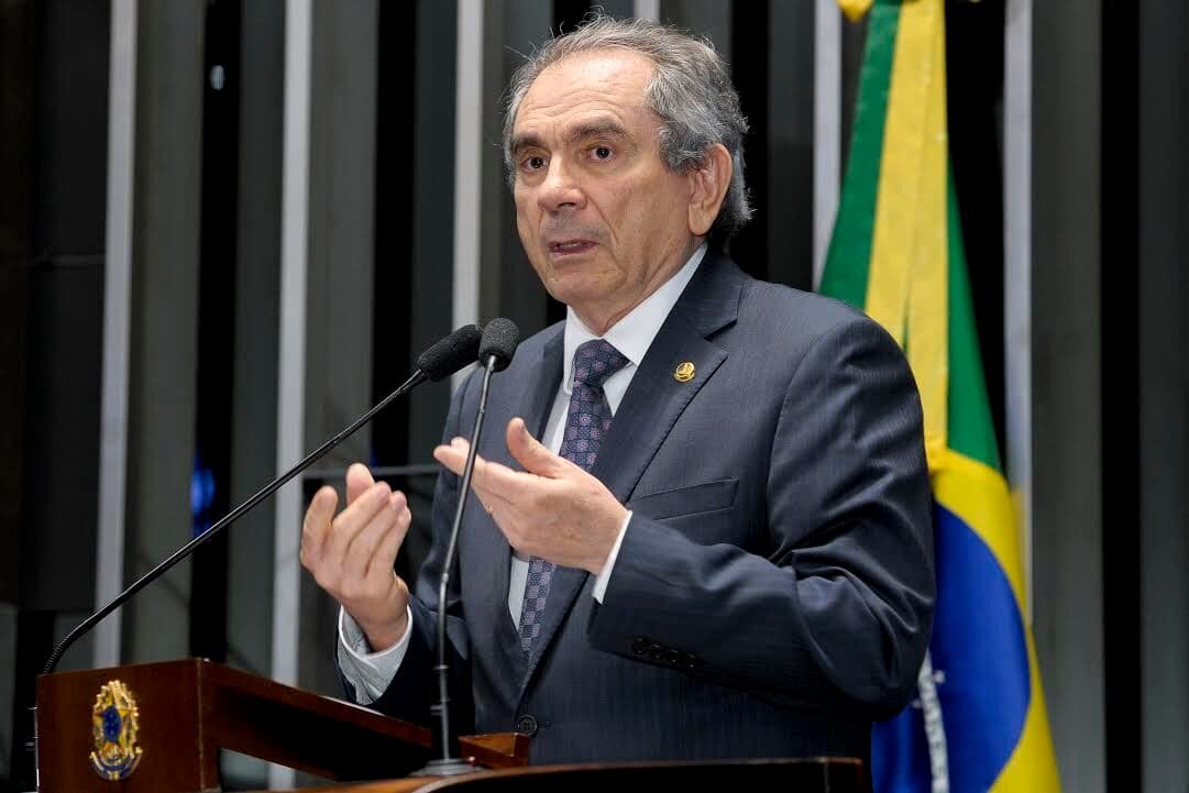 Lira diz que seu desejo é continuar no Senado e deixa conversa sobre eleições para2018