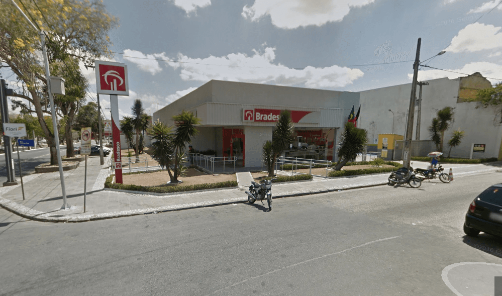 Grupo faz reféns e explode agência do banco Bradesco em Campina Grande