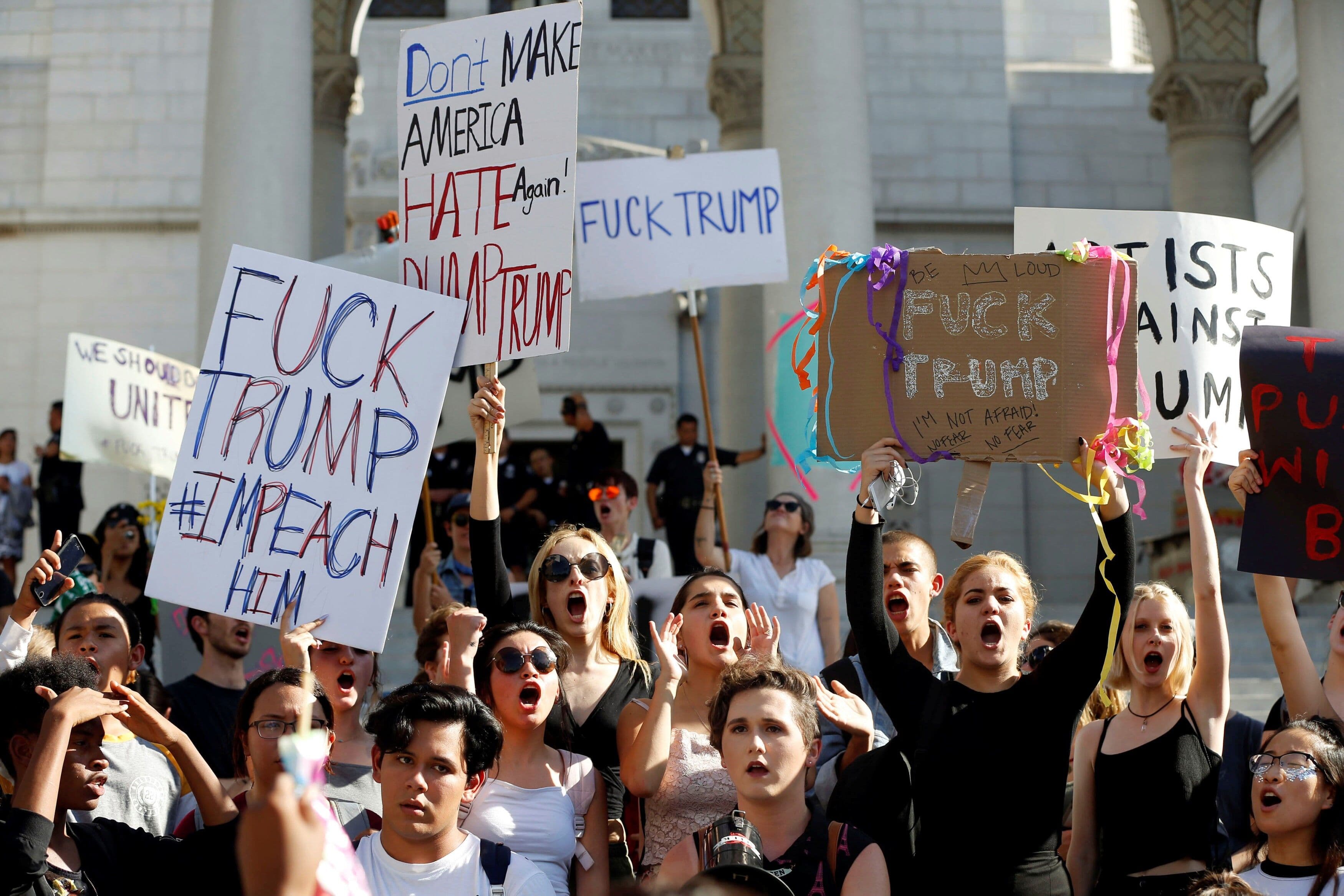 Marcha das Mulheres reúne milhares de pessoas contra Trump