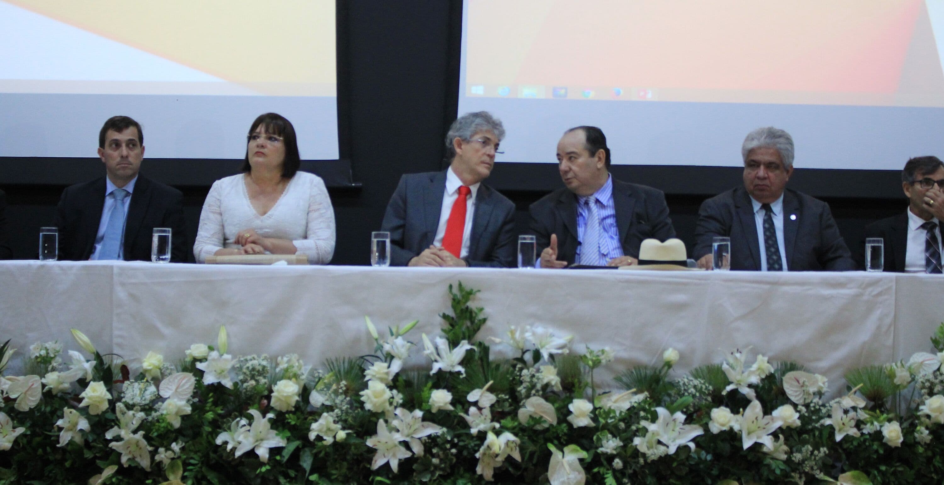 Nova Mesa Diretora do TCE toma posse em solenidade prestigiada