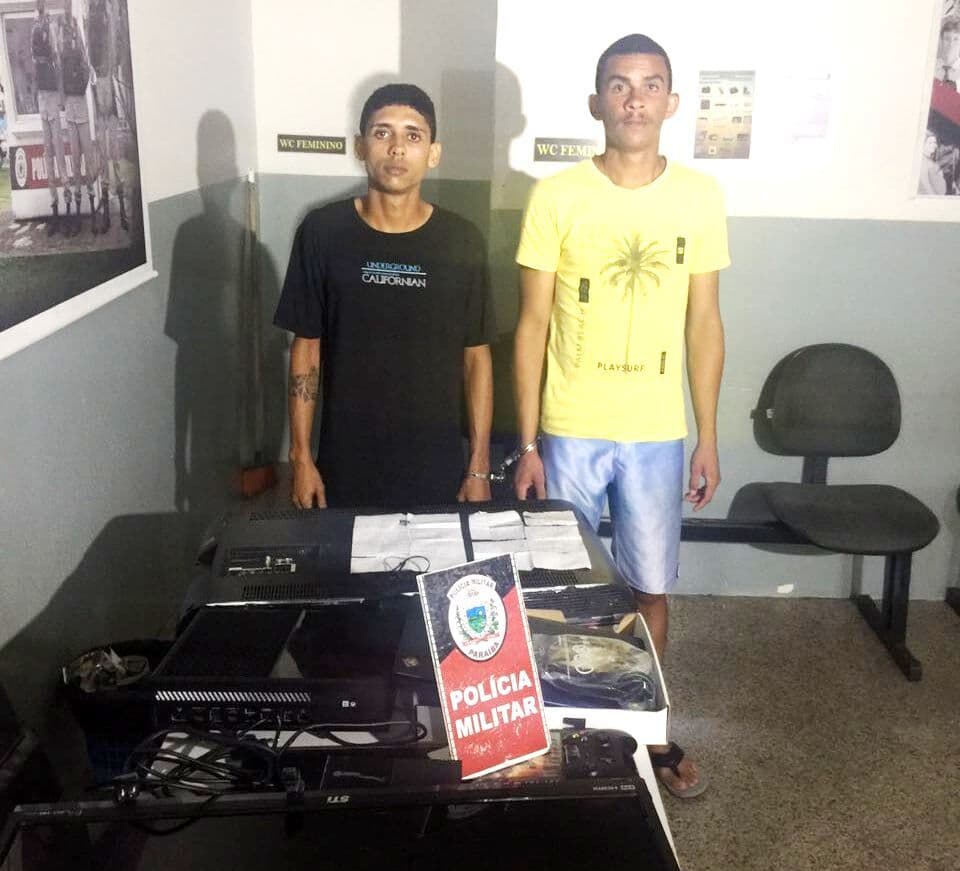 Dois jovens são presos suspeitos de roubo a residências em Cabedelo
