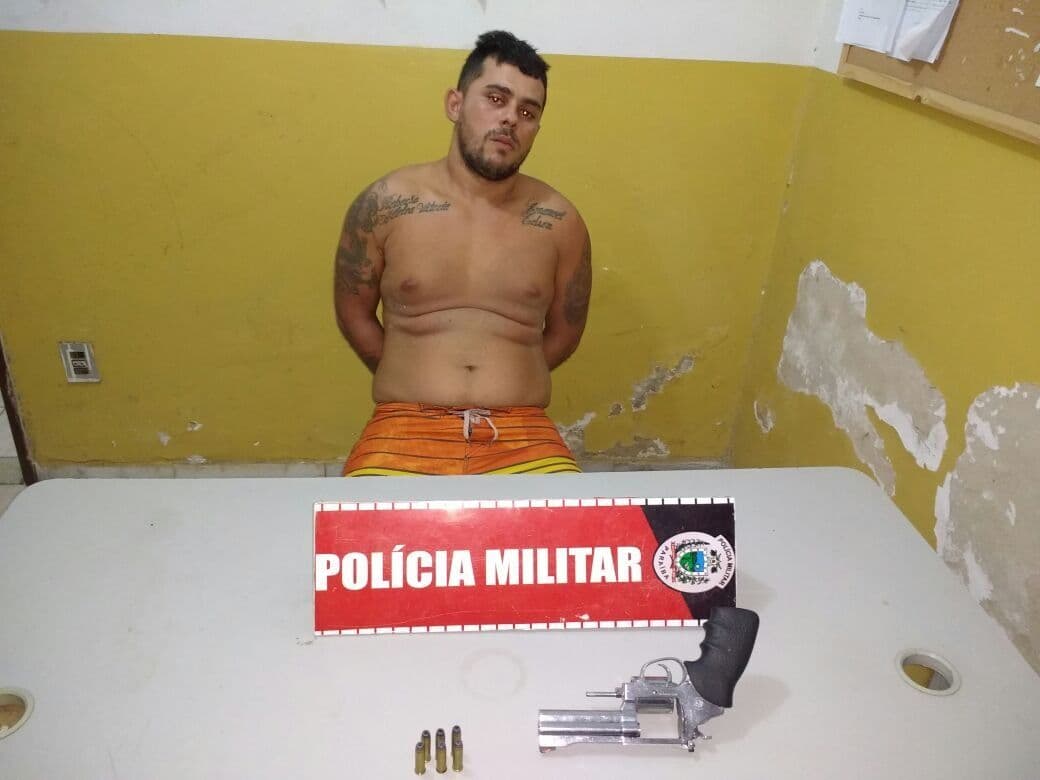 Presidiário em condicional é preso após ameaçar moradores com revólver em Sapé