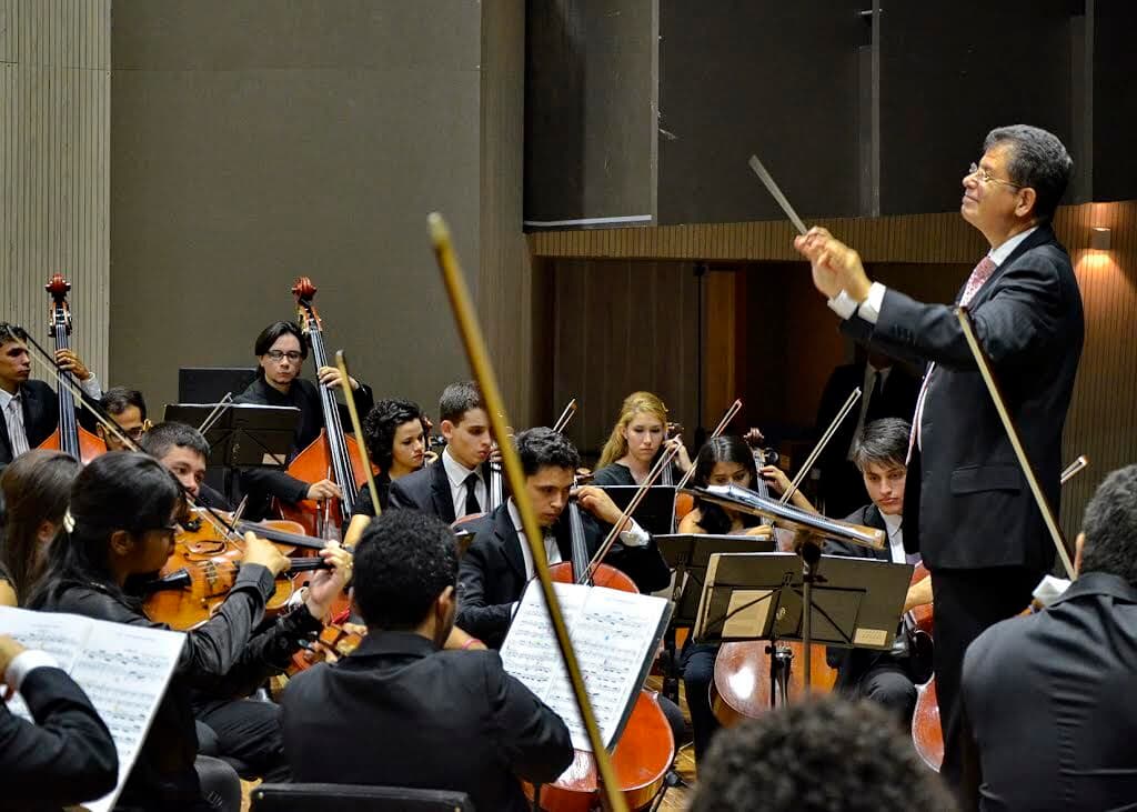 Orquestra Sinfônica Municipal celebra o Natal com concerto no Busto de Tamandaré