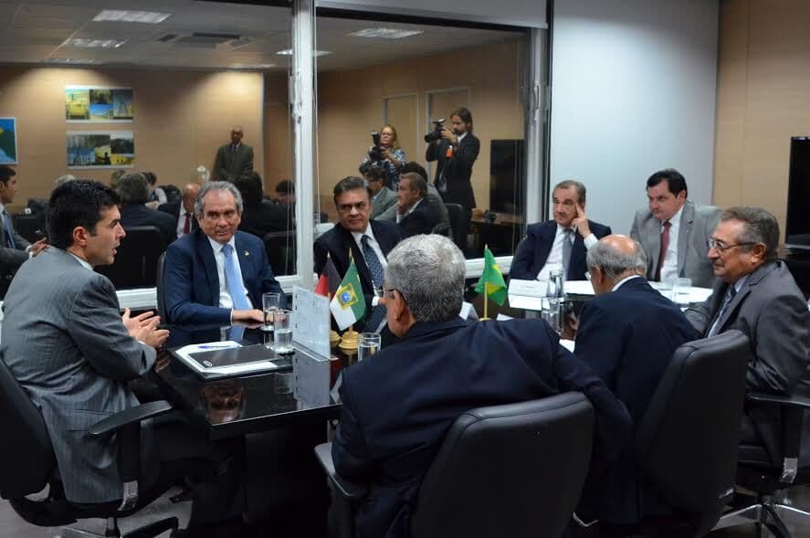 Senadores paraibanos vão a Ministério da Integração agilizar conclusão do Eixo Norte da Transposição
