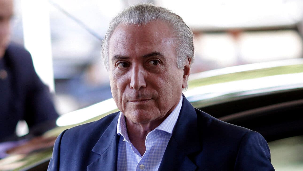 Temer deve acabar com abono salarial para compensar recuos na reforma da Previdência