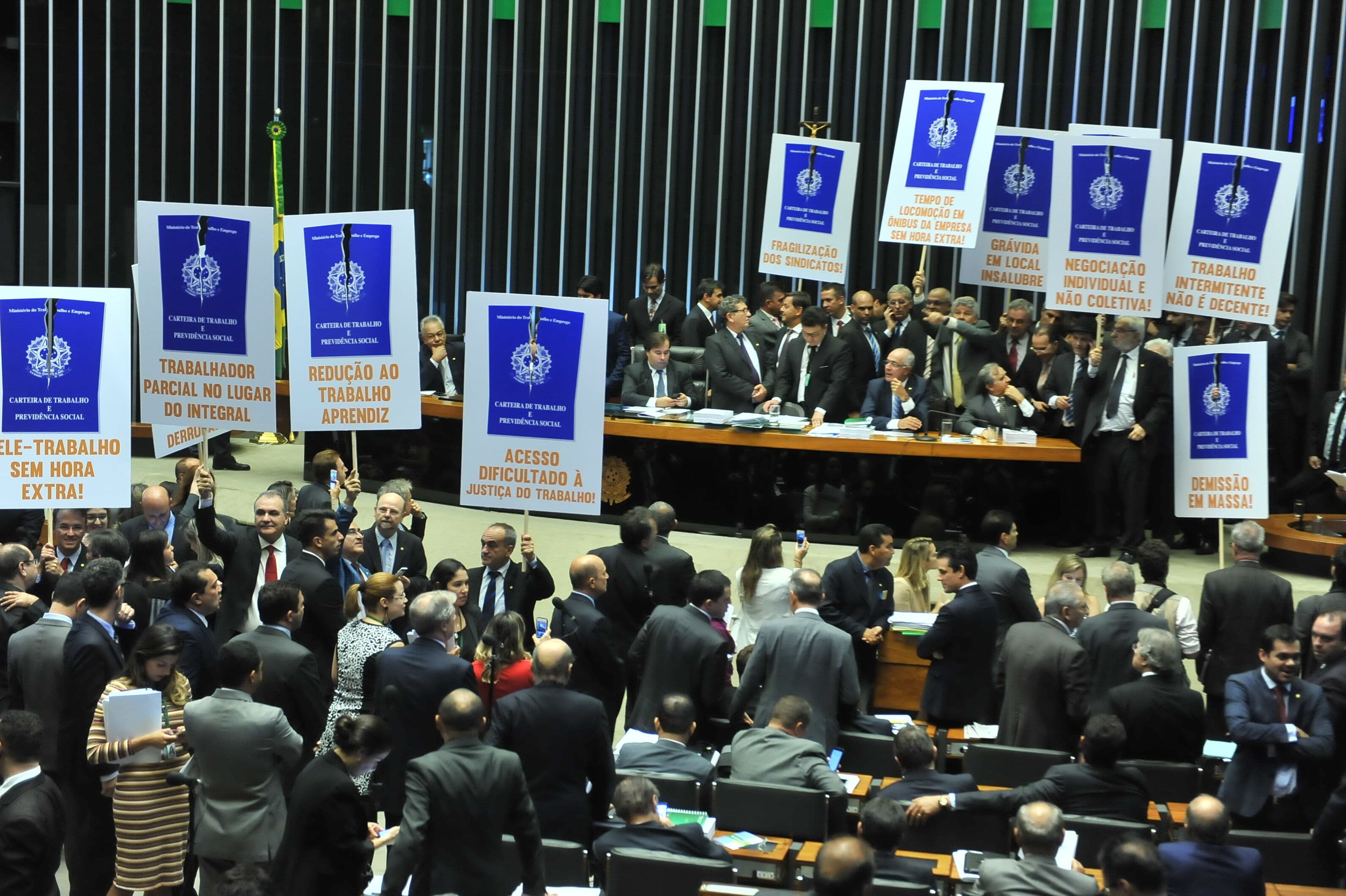 Confira como votaram os deputados paraibanos na reforma trabalhista