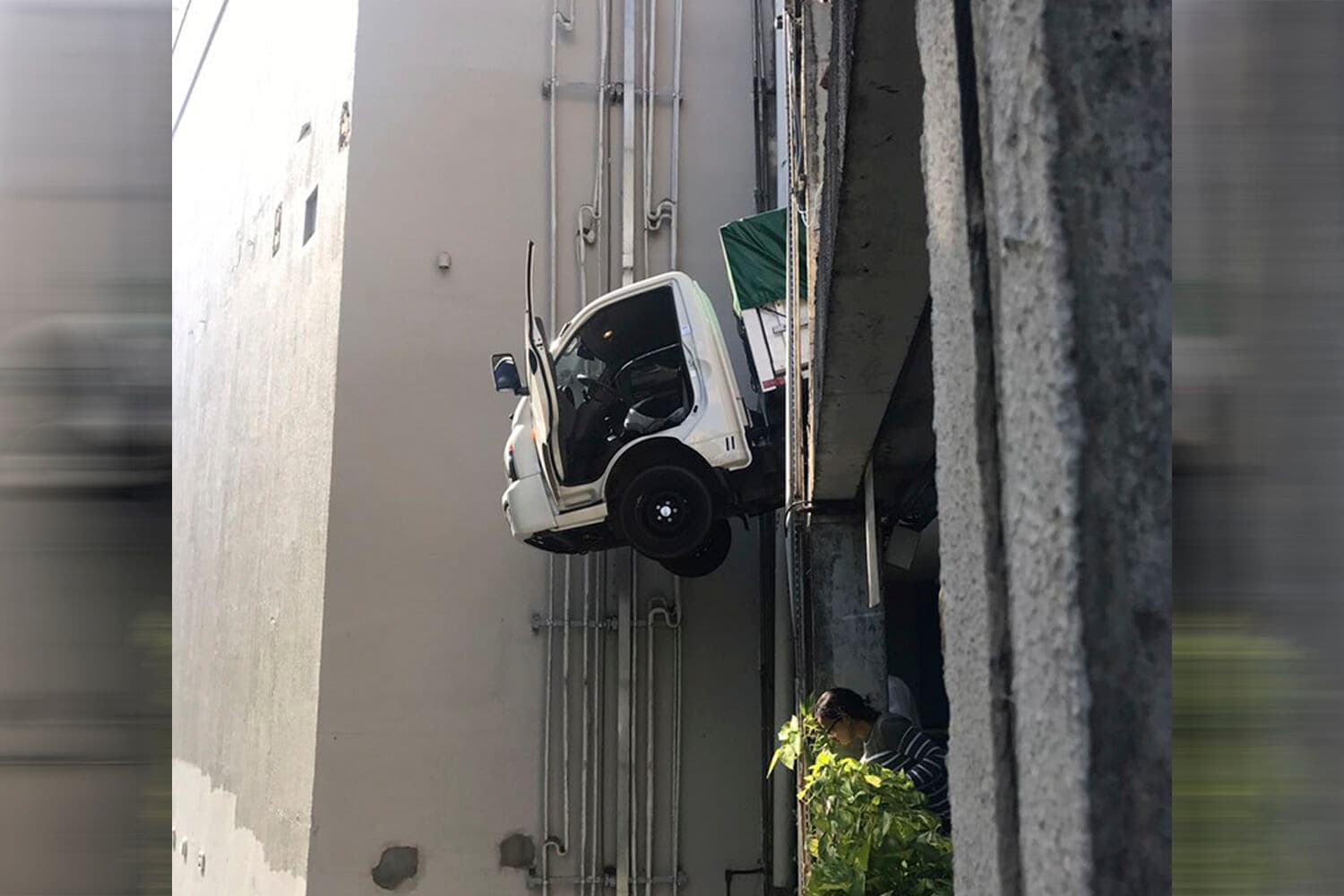 Delegado diz que morte de motorista em shopping será tratada como acidente de trânsito