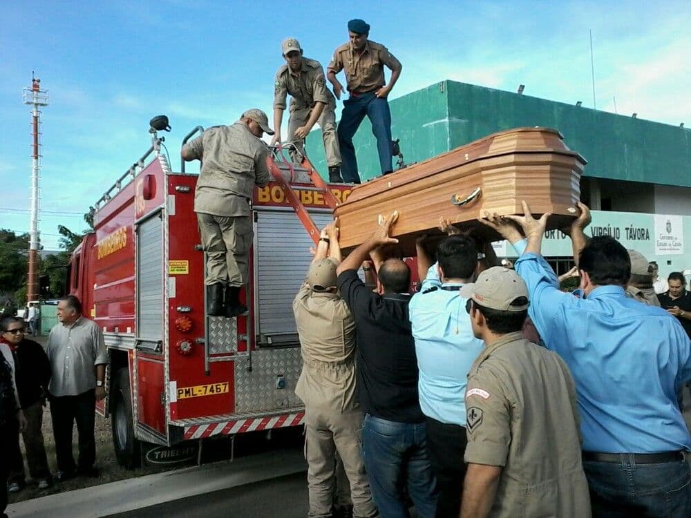 Corpo do cantor Belchior chega ao Ceará para velório e sepultamento