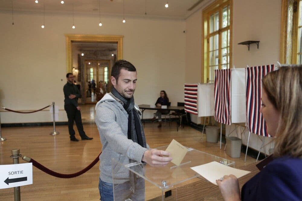 Esquerda sai na frente no 2º turno das eleições na França