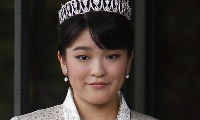 Princesa japonesa abre mão da realeza para se casar com plebeu