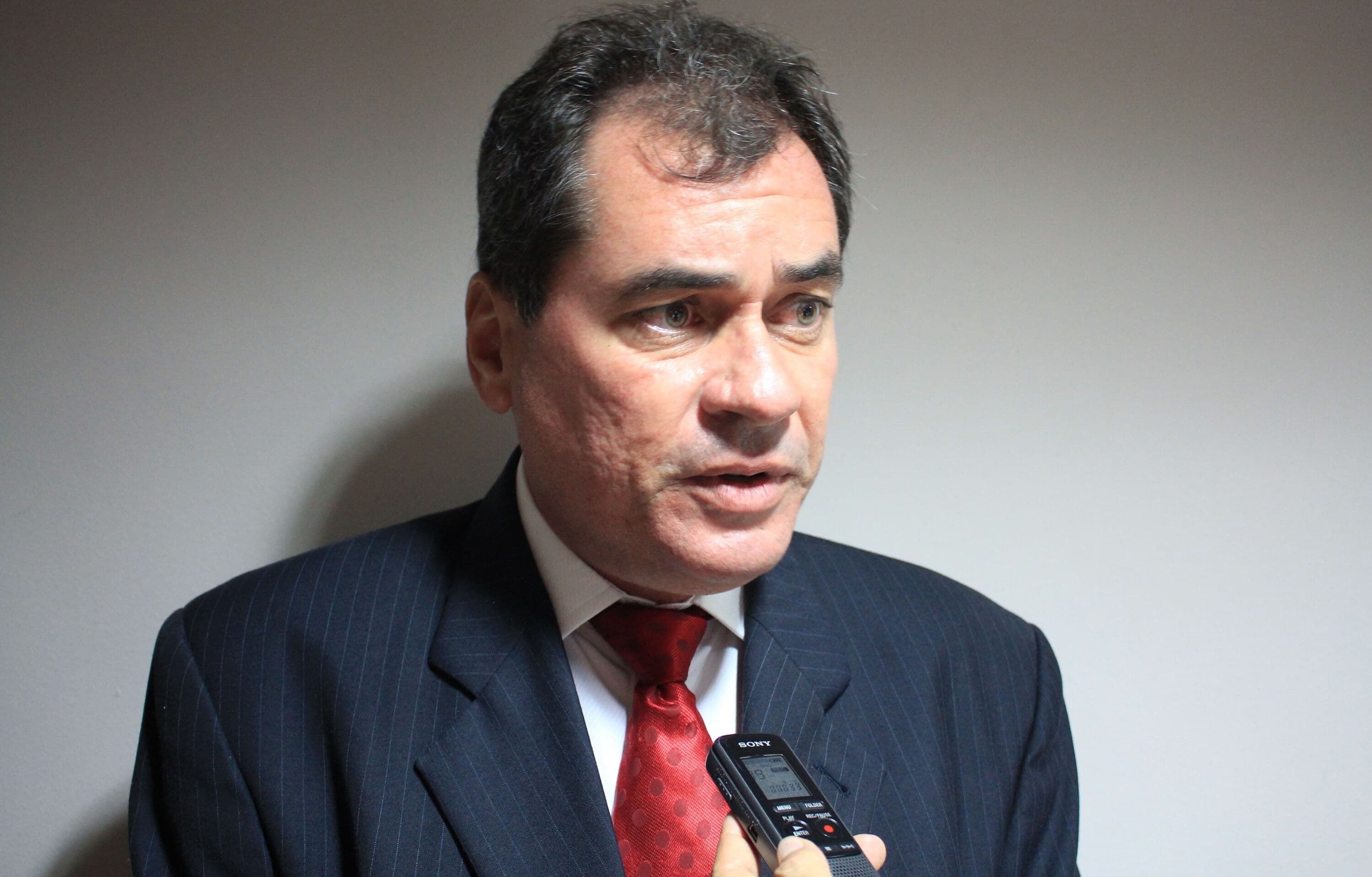 Guilherme Almeida não teme ficar no vácuo com manobras para levar Eliza à ALPB