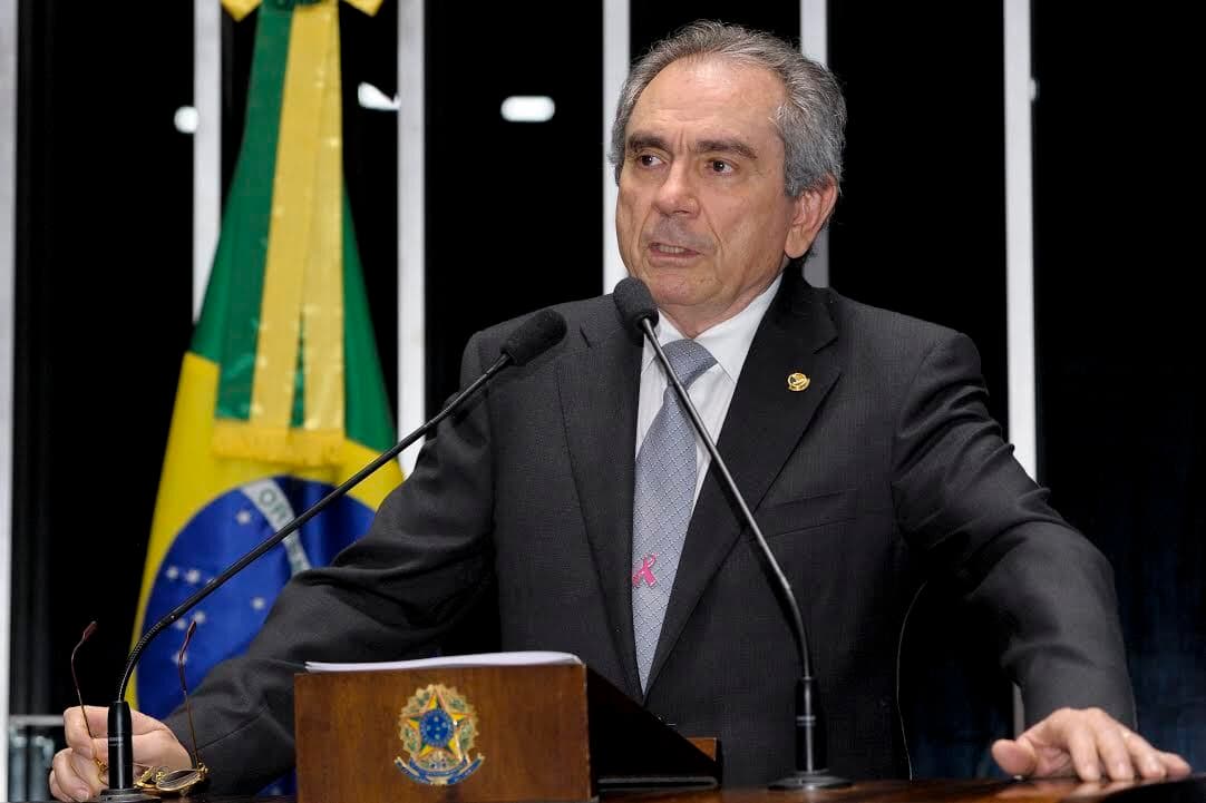 Senador Raimundo Lira recebe prefeitos de 16 cidades da Paraíba
