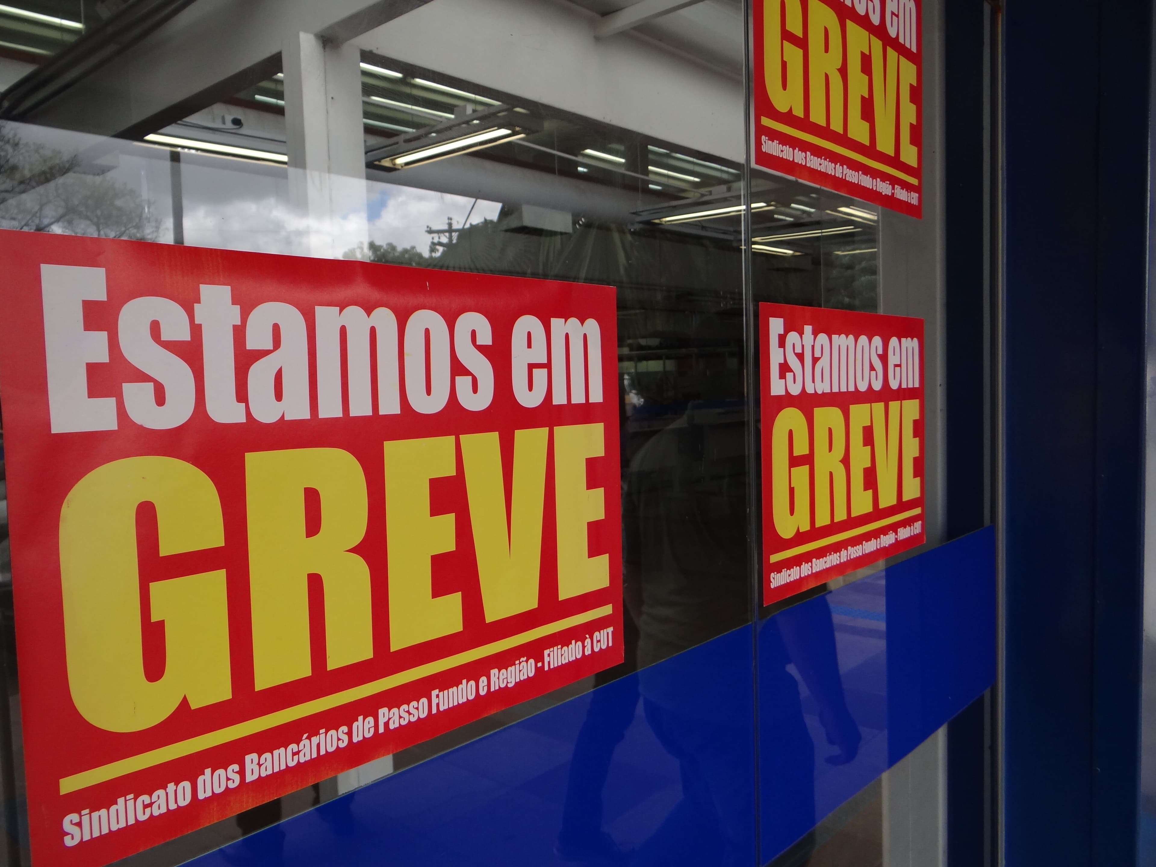 Bancários rejeitam proposta e mantém greve