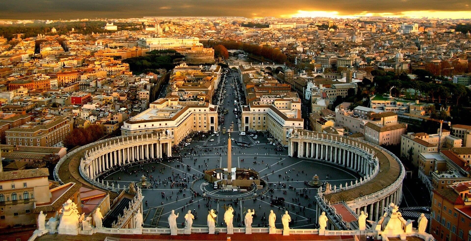 Polícia invade orgia gay “regada a drogas” de padres do Vaticano