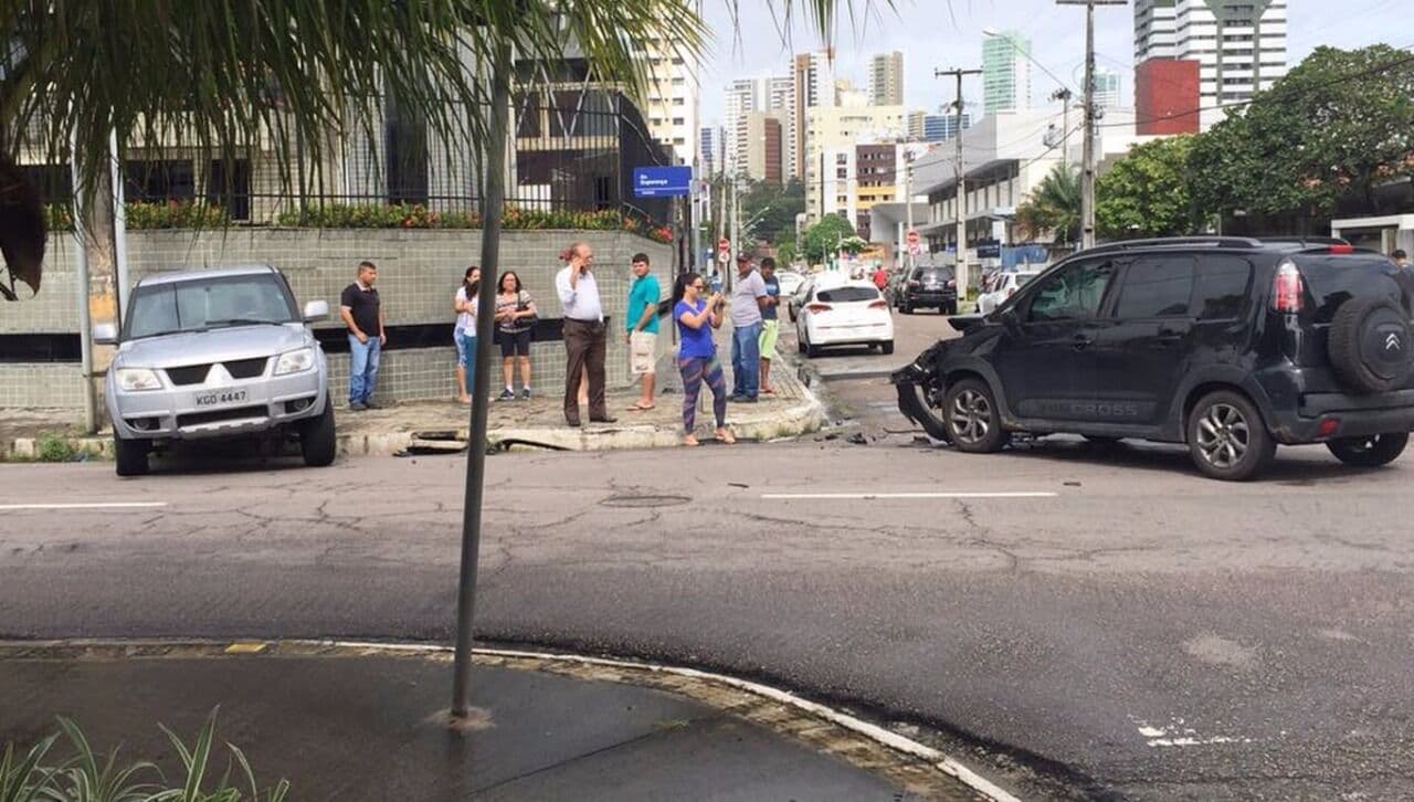 Ex-deputado Marcondes Gadelha se envolve em acidente em João Pessoa