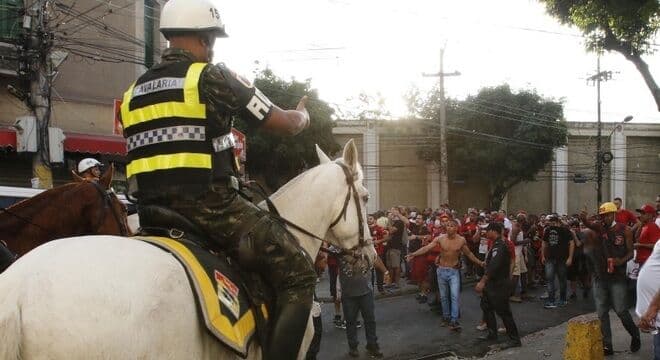 Após confusão e morte de torcedor, MP do Rio vai pedir interdição de São Januário