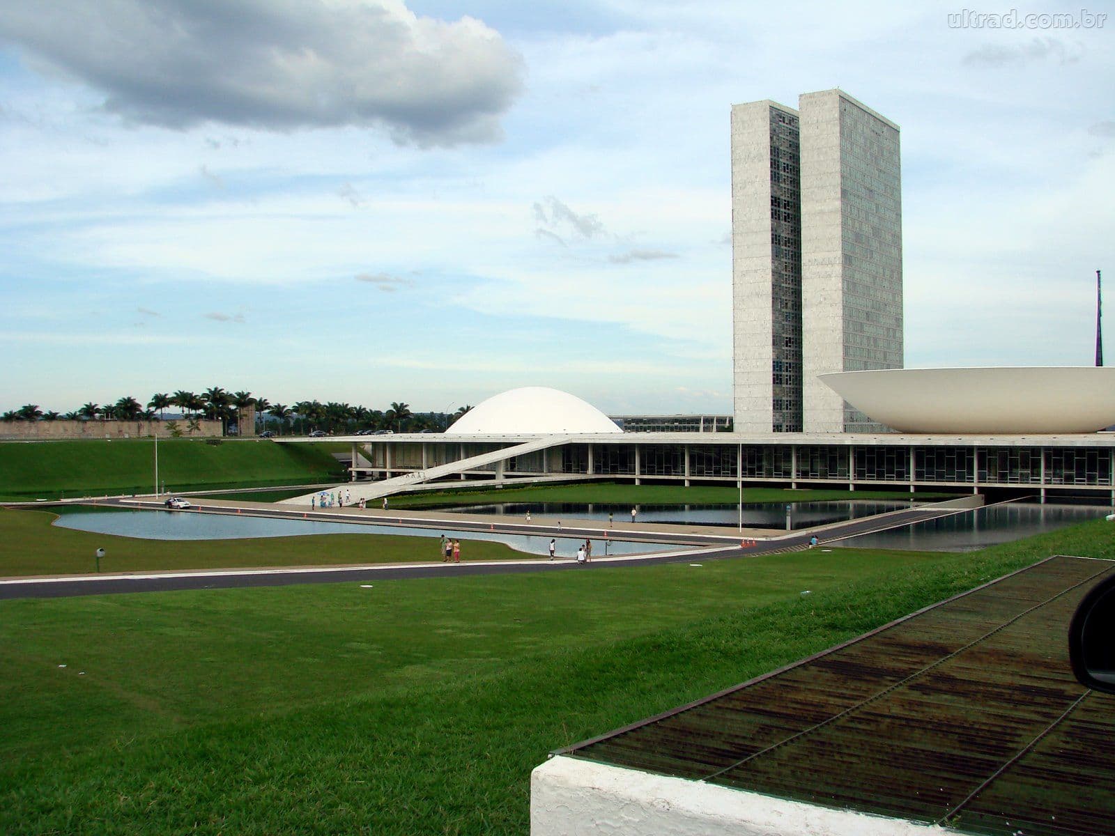 Relator lê parecer de denúncia contra Temer na CCJ da Câmara Federal